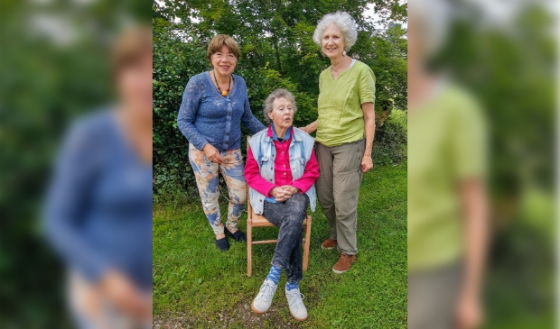 Van links naar rechts: Maria, Doorlie en Maya,de drie kunstenaars