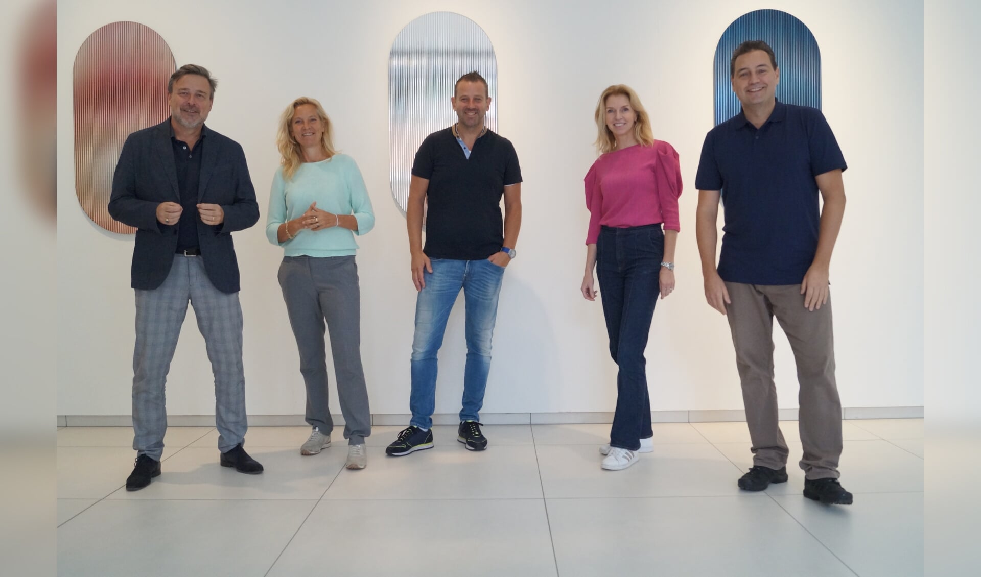 Tom van Dijk (Stadspromotie) met vertegenwoordigers van de vier branches: Heleen van Ketwich Verschuur, Daan Kroone, Marieke Uildriks en Atilla Meulenbelt.