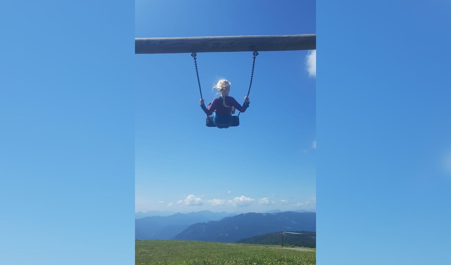 ,,Dit is onze dochter Saar van 9 jaar op een schommel in de Oostenrijkse Bergen. Ultieme gevoel van vrijheid."