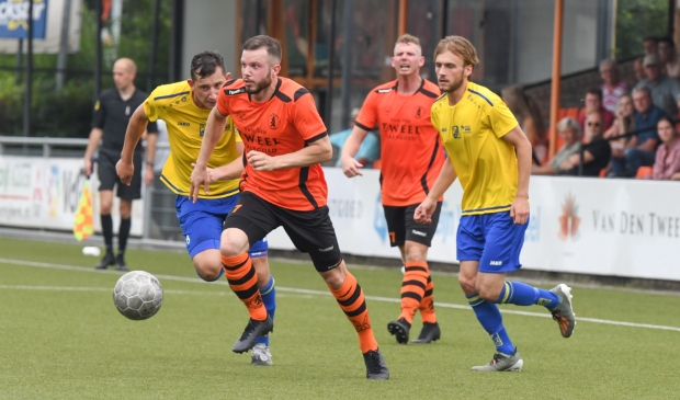 <p>Bryan Burgerhout was de gevierde man met twee treffers</p>