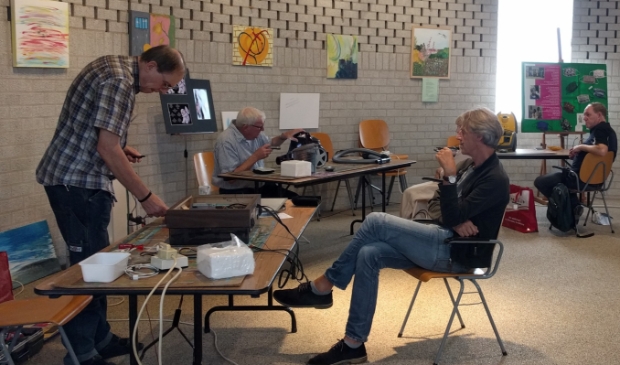 <p>Mensen met een kapotte koffiemachine, blender, fiets of broek zijn weer van harte welkom tijdens het Repair Café.</p>