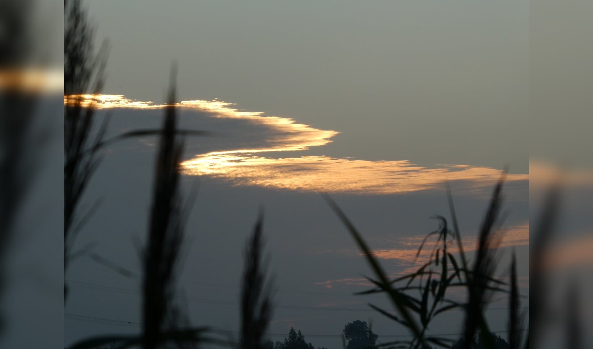 Prachtige lucht in de vroege morgenzon.