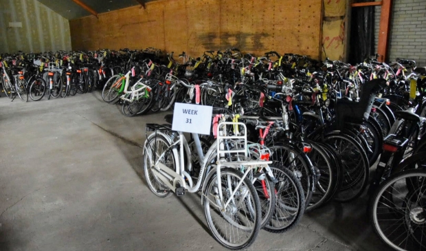 <p>Er staan flink wat fietsen in het depot</p>