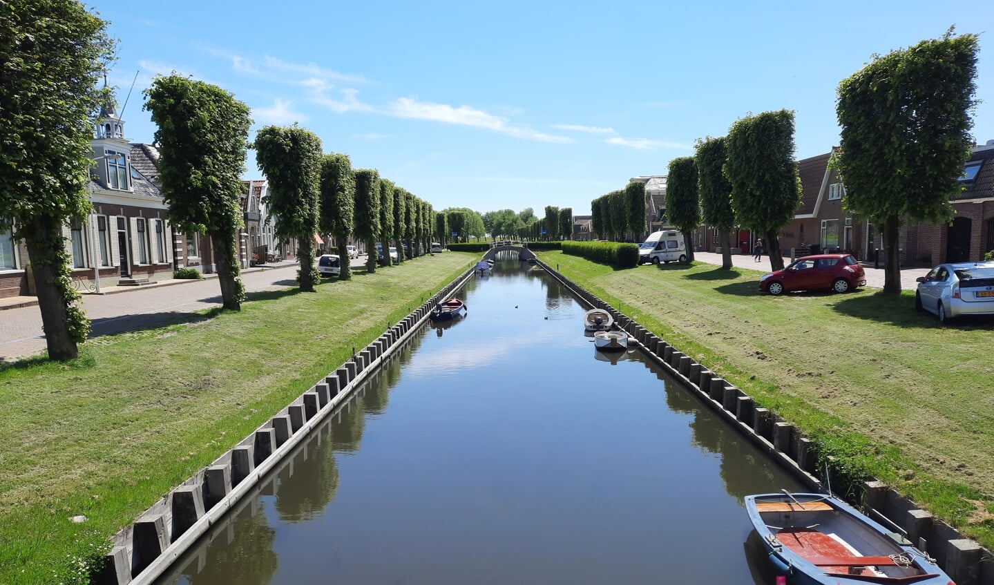 Het water bij de Voorstraat in Stavoren Gefotografeerd op 8 juni 2021.