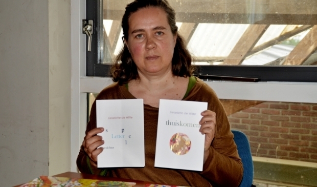 <p>Lieselotte de Witte over haar werk: "Als ik iemand hiermee een plezier kan doen, is mijn dag helemaal goed!” (foto Jan Boer)</p>