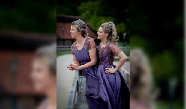 <p>Melly Hamelink-Idema van Bruidshuis ’t Koetsje heeft samen met haar team tientallen uren in de japonnen gestoken. </p>