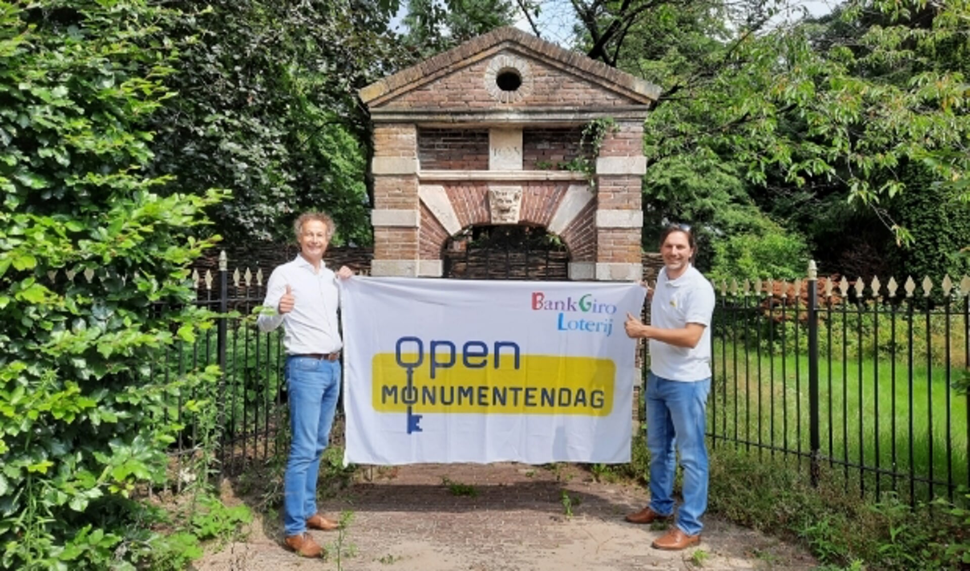 Remko Hendrikse (links, eigenaar van het poortje van Kersbergen) en projectmanager Peter de la Mar.