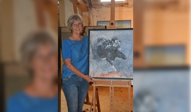 <p>Rita Dokter-Wolf is een van de deelnemers aan de Kunstroute. De schilderes heeft een voorkeur voor koeien. </p>