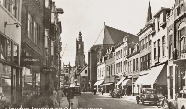<p>Op deze foto zien we de Langestraat omstreeks 1950. </p>