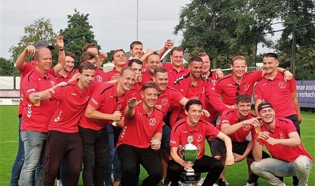 <p>De 23e editie van de strijd om de Wageningen Cup werd een prooi voor ONA '53. De winst werd uitbundig gevierd.</p>