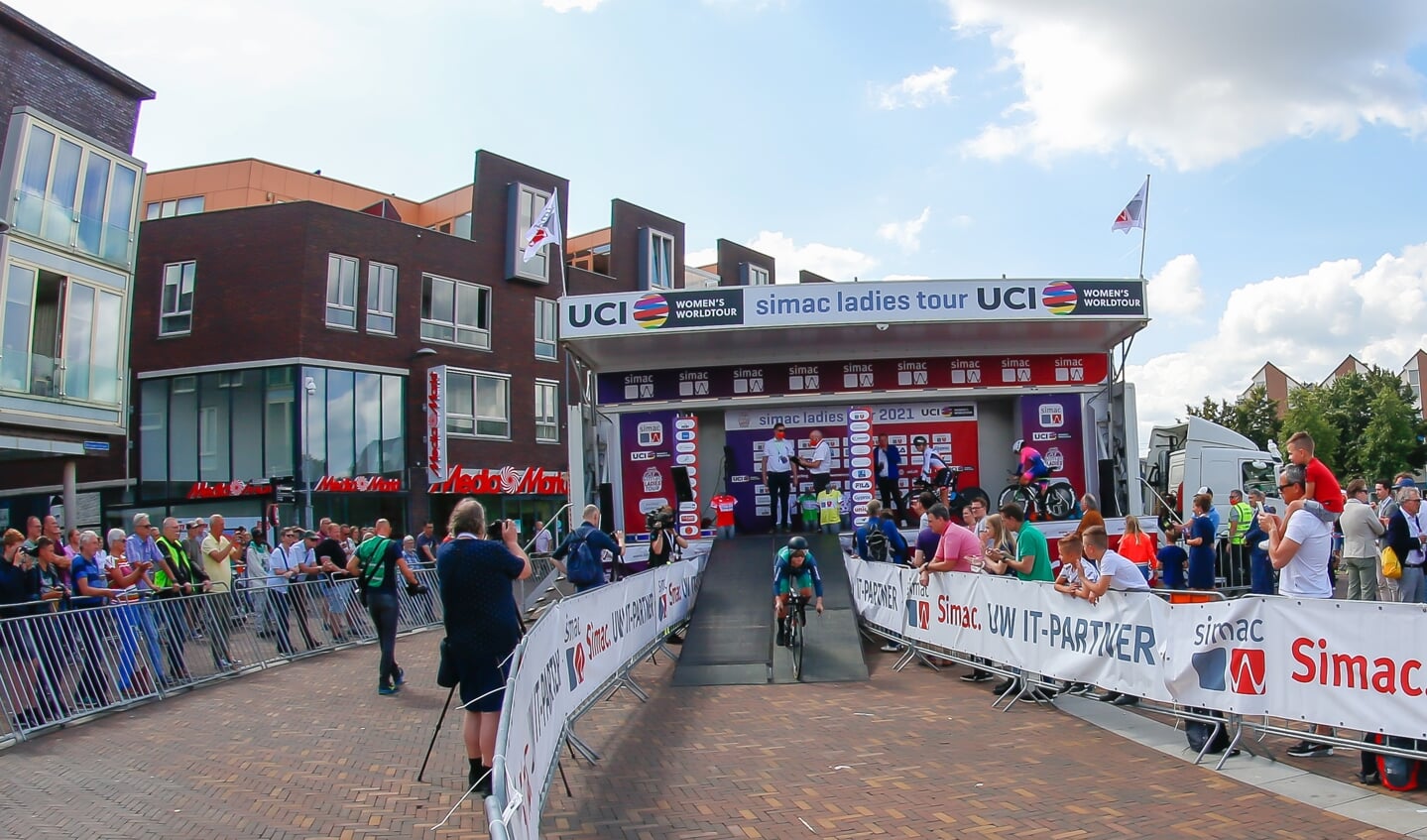 De start van de Simac Ladies Tour, vorig jaar op de Markt in Ede.