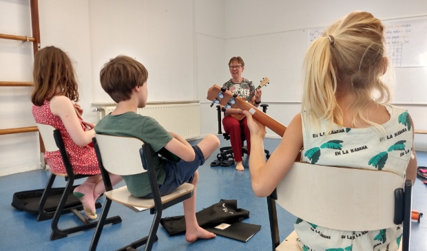 Ukelele spelen
