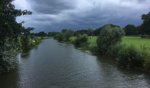 <p>Zicht op Rhijnauwen net voordat de bui barst.</p>