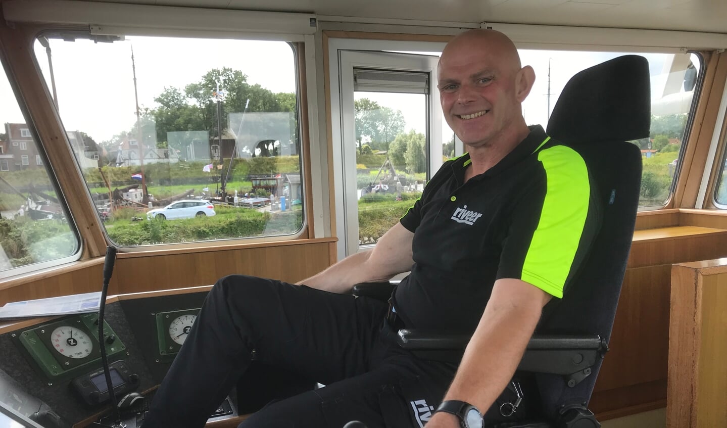 Schipper Cor van der Knijff geniet ieder jaargetijde van het varen