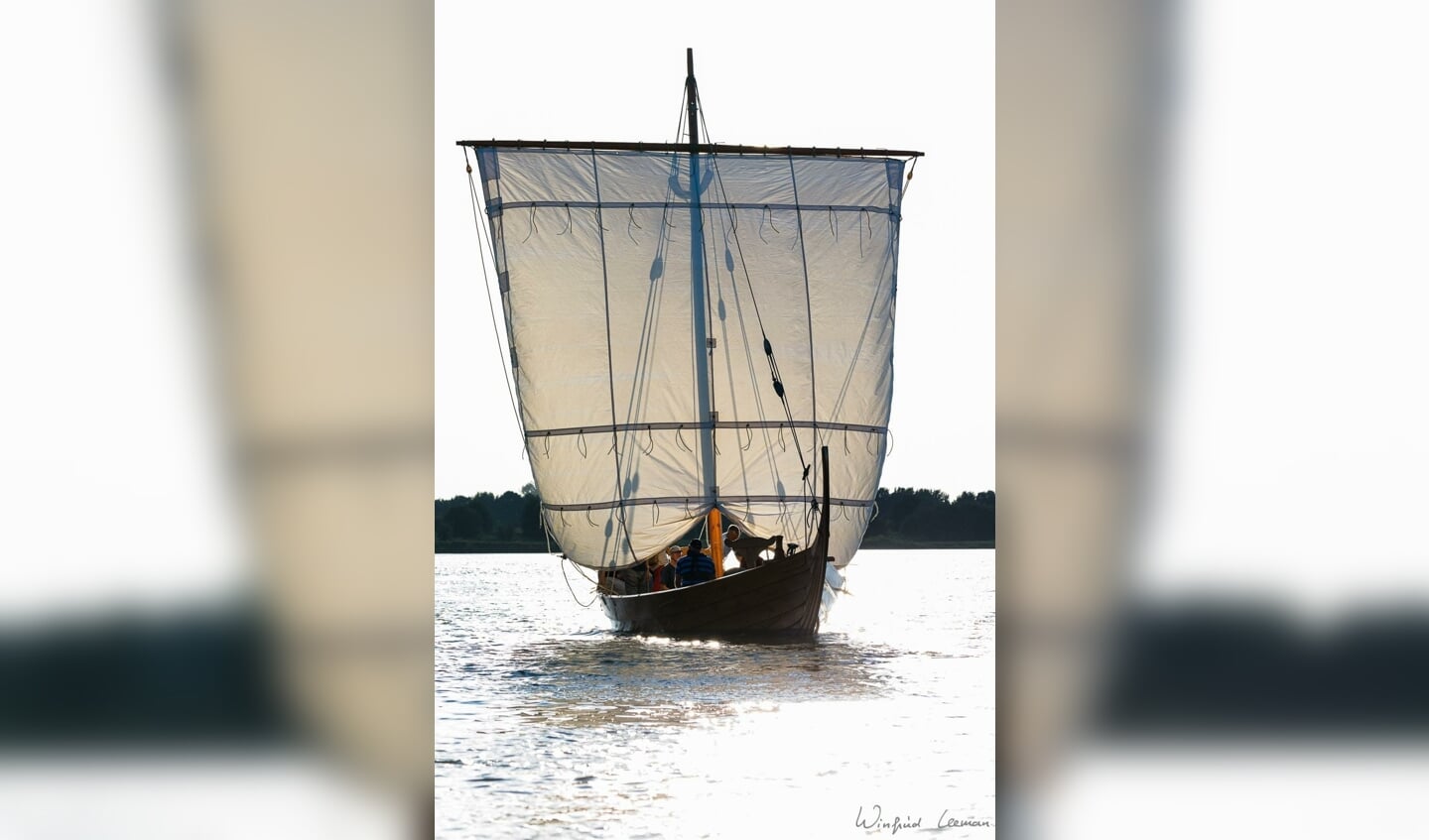 Het Vikingschip vaart ook met zeil