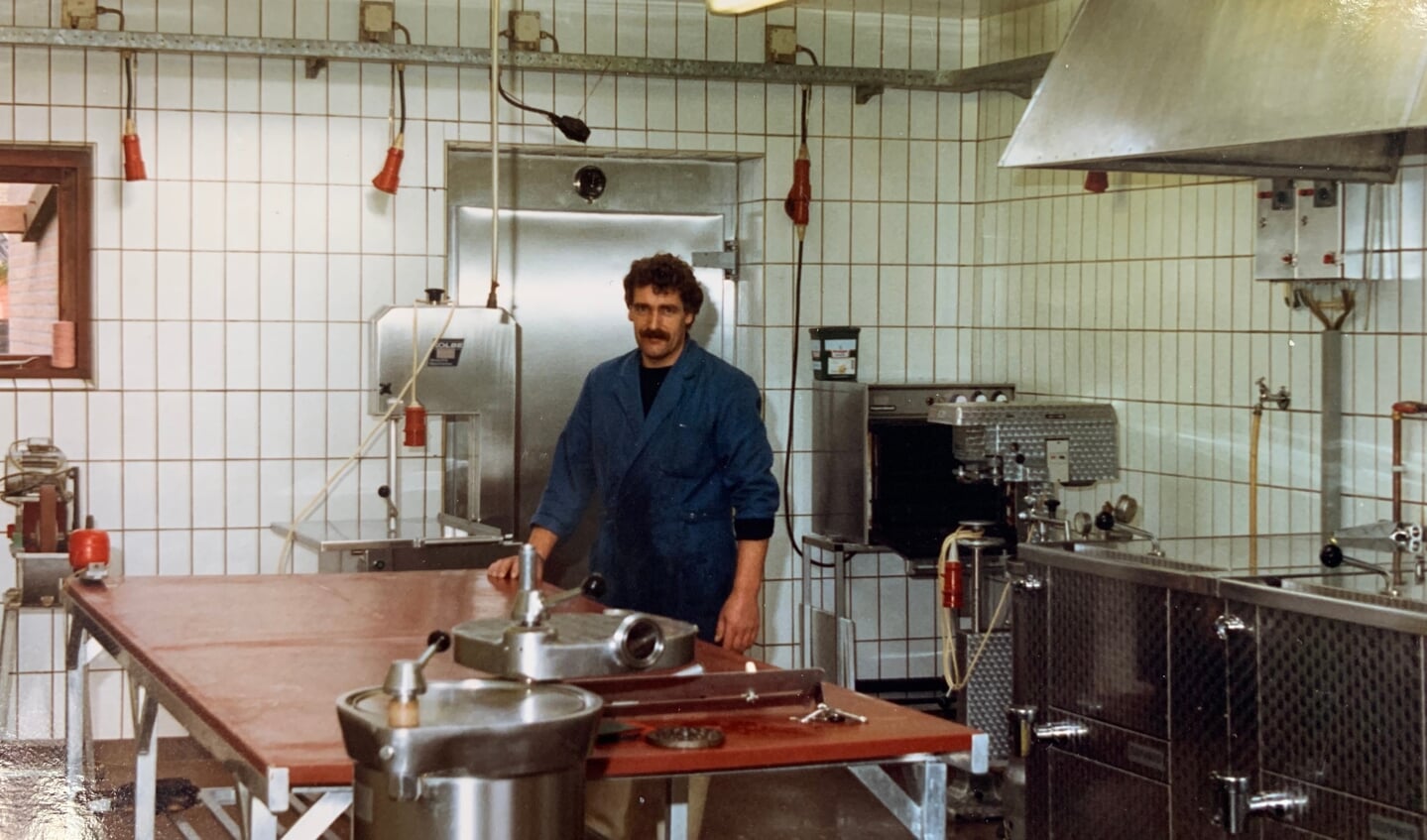Jaap Mosterd was in de jaren tachtig al werkzaam in de worstmakerij van Slagerij Tomassen.
