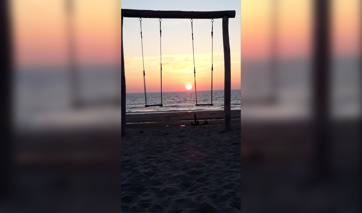 ,,Foto is gemaakt op het strand bij Noordwijk, bij ondergaande zon. Datum is 19 mei 2021.