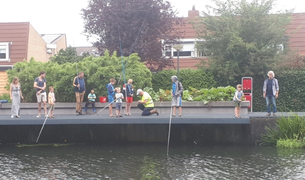 Kinderen aan de waterkant