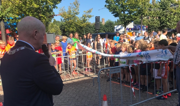 Bunniks Mooiste startsein 1 km door burgemeester v Bennekom