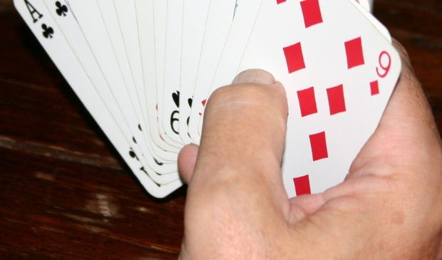 kaarten in de hand en spelen maar!
