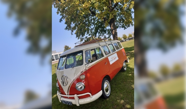 Het WSP gaat op pad met een opvallende rode volkswagenbus.