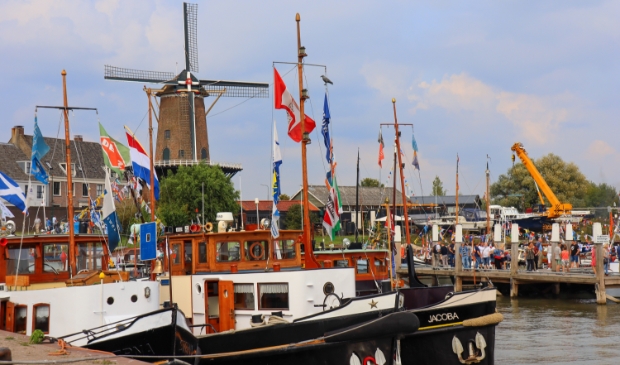 <p>In de haven van Wijk bij Duurstede lagen meer dan tachtig historische vaartuigen</p>