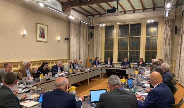 De gemeenteraad vergaderde, na anderhalf jaar coronamaatregelen, weer in de eigen raadszaal.