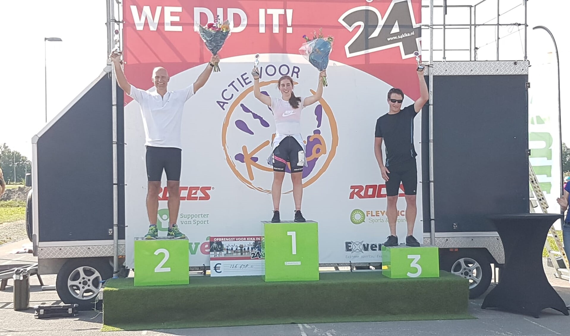 De Soesters André Hooft (2) en Jeroen Rozeboom (3) op het erepodium bij Kika24