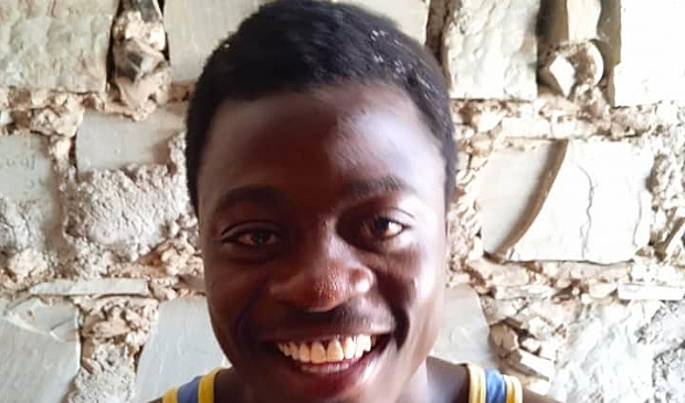 Dit is Macho, die door Kaphingo Kids to school een opleiding automonteur kan volgen.