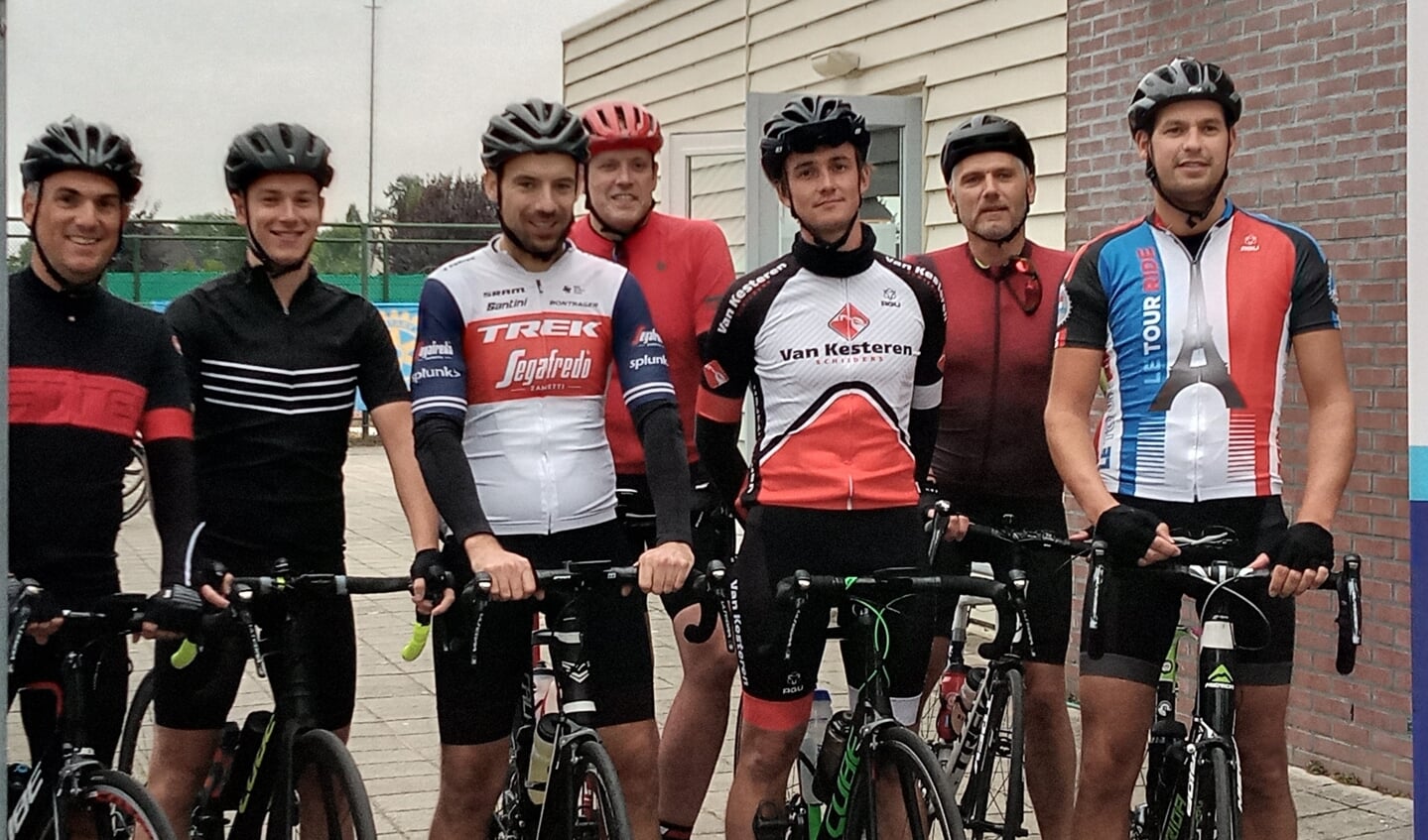 Team wielrenners uit Katwijk
