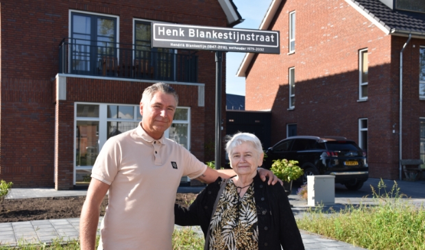 Johan en Jans zijn ontzettend trots met de Henk Blankestijnstraat.