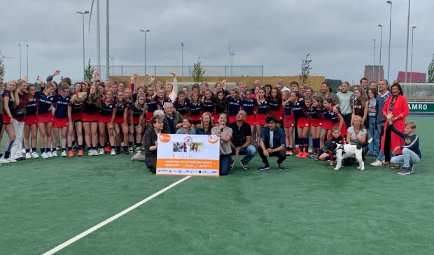 Ouders en broer van Alicia Franken overhandigden een cheque ter waarde van €60.165 aan het Prinses Máxima Centrum