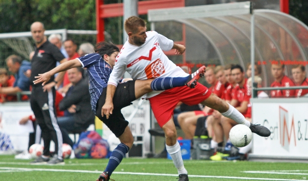<p>Erik van Eem, hier in actie tegen Lelystad, scoorde fraai tegen AVW'66.</p>
