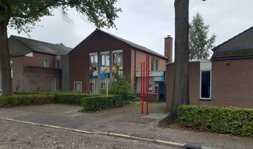 Het gebouw aan de Eikenlaan waar Scholen in de Kunst nu nog gehuisvest is, gaat dienst doen als buurtcentrum voor 't Ruige Veld.