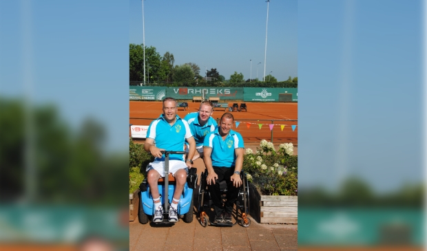 <p>Vanaf links het bestuur met Peter de Bliek, Nico Jansen en Harold van Hunen. </p>