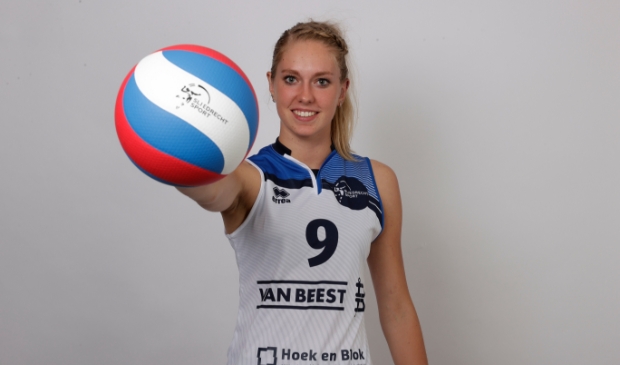 <p>De 21-jarige Vera Mulder is de enige 'externe' nieuweling in de selectie 2021-2022</p>
