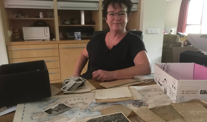 HIlma Bruinsma werkte bijna tien jaar aan het lezen en schrijven over de brieven en foto's van haar vader
