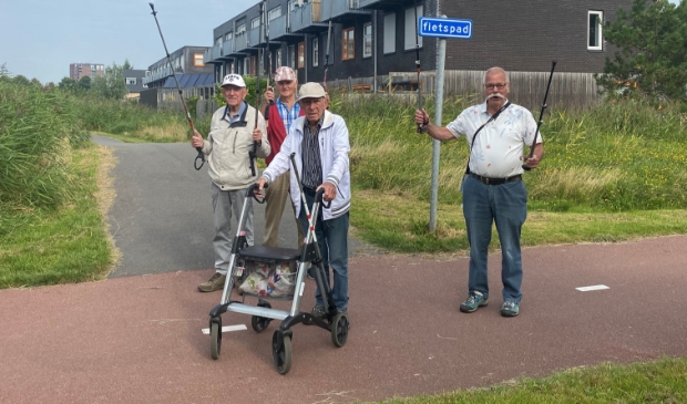<p>Van linksaf: Ton, Bram, Joop en Peter tijdens hun dagelijkse ronde door Getsewoud.</p>