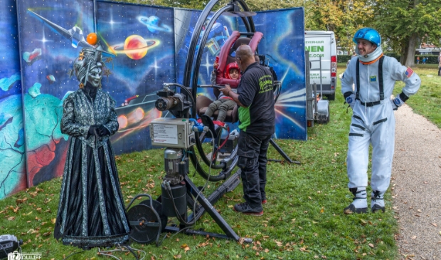 <p>Een klein André Kuipertje in een gyroscoop.</p>