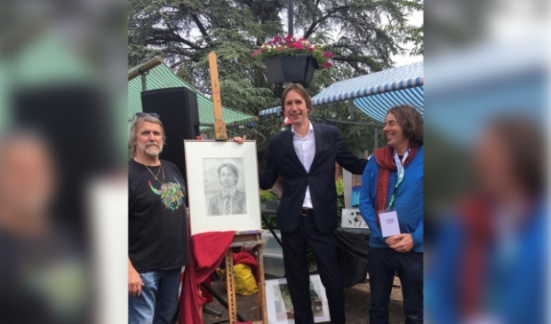 <p>Wethouder cultuur Herbert Raat op de amateurkunstmarkt in 2019.</p>