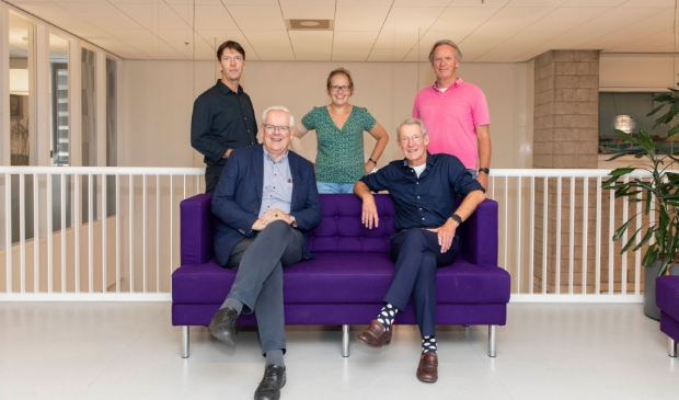 <p><strong><em>Het Vriendenbestuur in de nieuwe samenstelling, met v.l.n.r. Max Remerie, Govert Veldhuijzen, Myra Kleiweg, Job van Niftrik en Wim Bartelts.</em></strong></p>