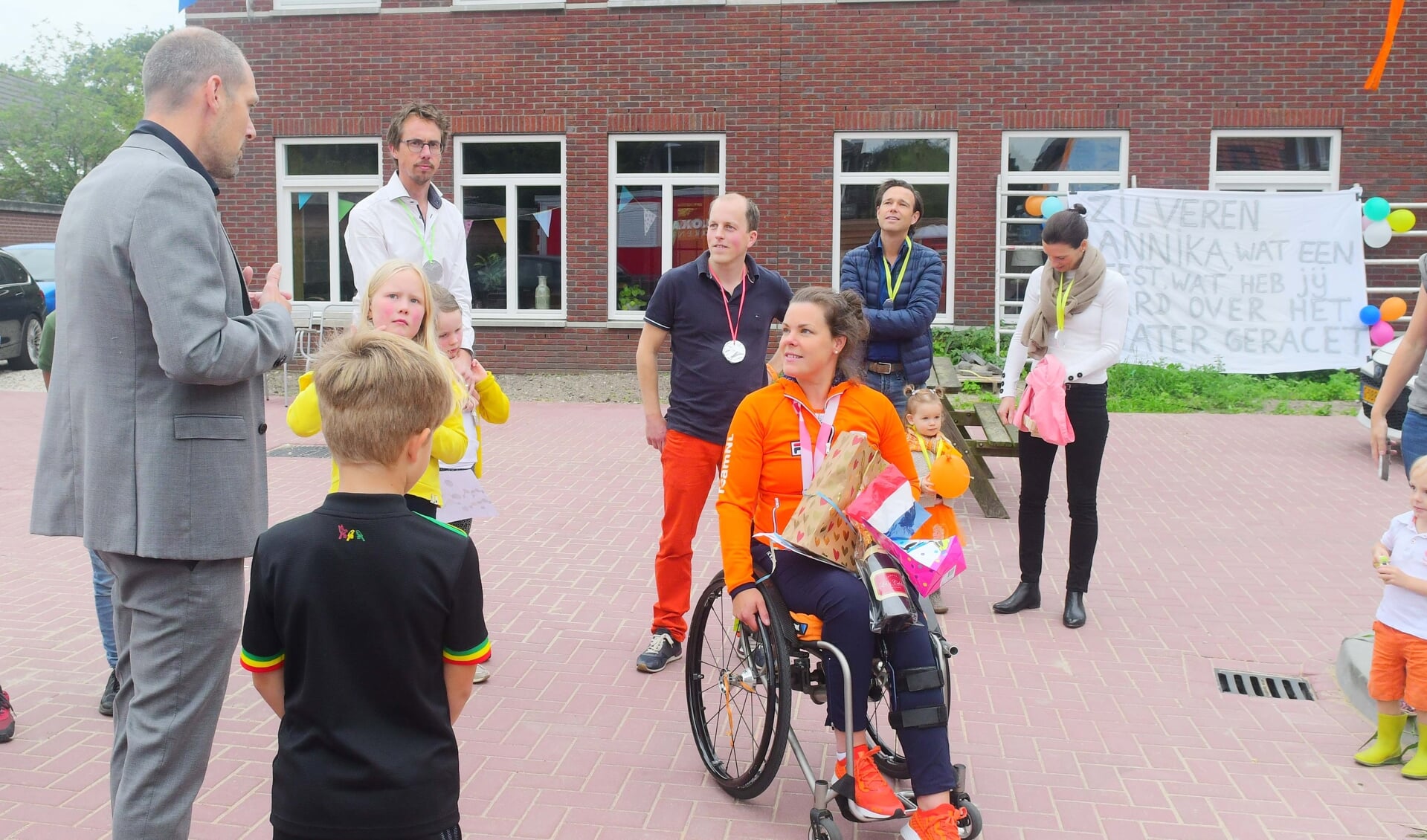Van der Meer behaalde haar medaille in de roeiklasse Gemengd PR2.