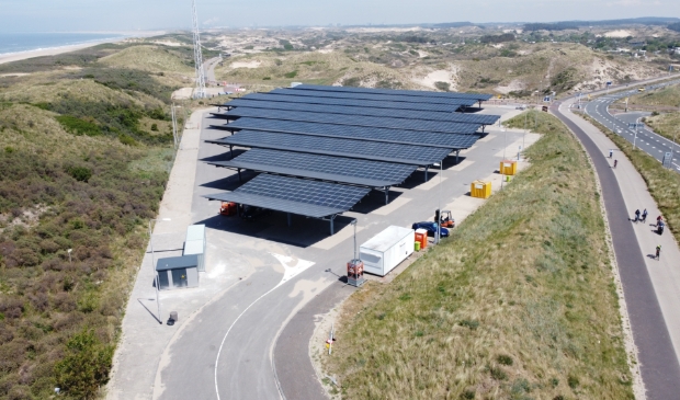 <p>Zonnecarport Bloemendaal heeft plek om 800 auto's veilig en droog te parkeren.</p>