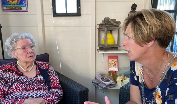 <p> Albertha van de Weerd-van Wagensveld uit Renswoude kreeg bezoek van burgemeester Petra Doornenbal ter ere van haar 101e verjaardag.</p>