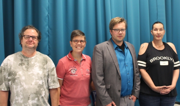 <p>Tilmann van de Loo, Yolande de Meer, Jan Breur en Suzanne Vorstenbosch (vlnr), vier leden van de top 5 van SP Veenendaal.</p>