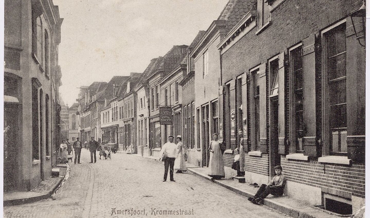 In 1367 werd de naam Krommestraat voor het eerst in bronnen aangetroffen als Crommestrate. 