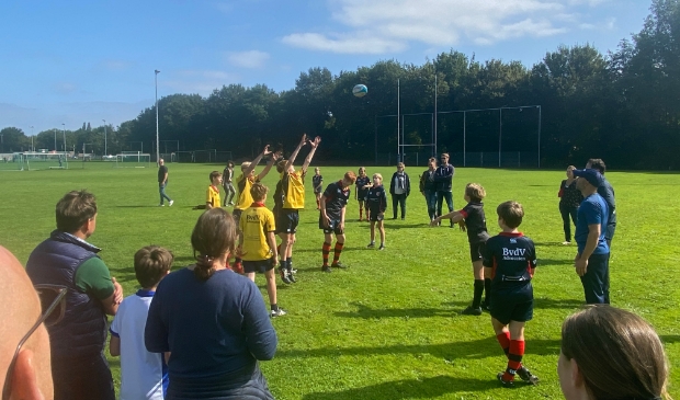 Op de Stichtsche Rugby Football Club in De Bilt vindt de kennismaking en voorstelling van het U14 team plaats voor het 2021/2022 seizoen