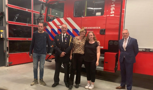 VLNR Kevin, Cor, Wilma, Shanna en Burgemeester Jan Luteijn