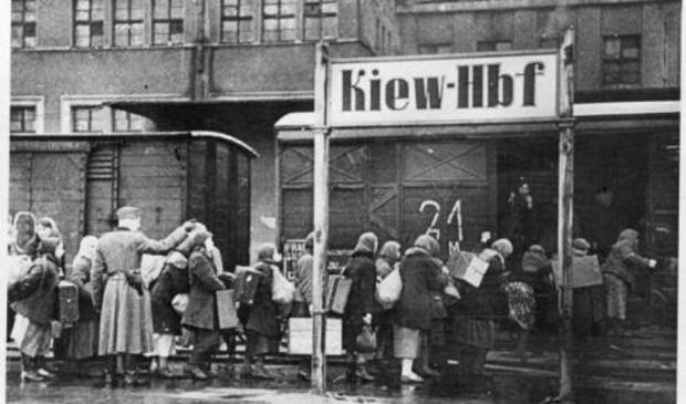 <p>Transport van 'ostarbeiter' vanuit het bezette Kiev.</p>