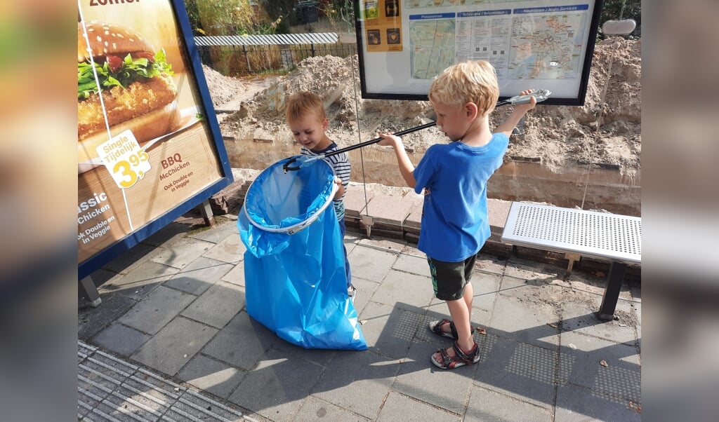 Menno en Thomas Appelo ruimen zwerfafval op tijdens World Cleanup Day